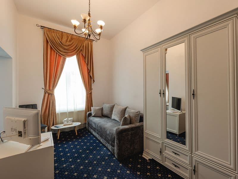 Hotel Carol